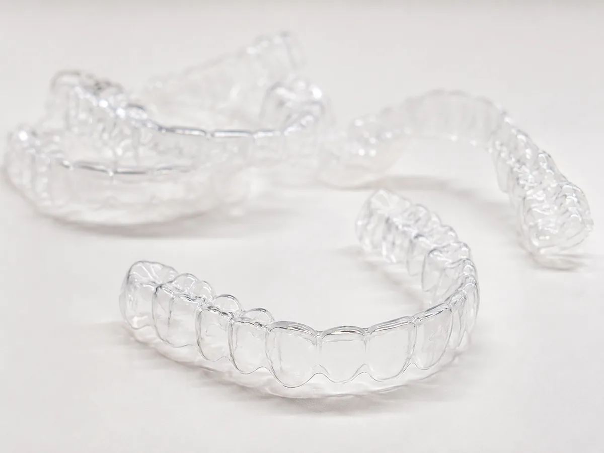 Transparente Aligner-Schienen für die unsichtbare Zahnkorrektur